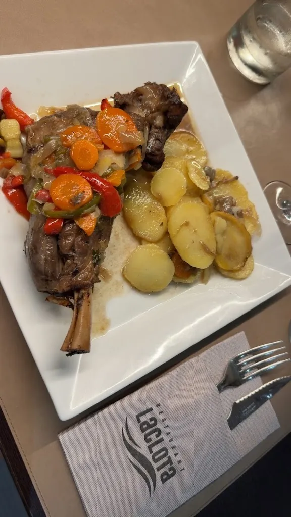 habiba hussein_La Clota_Escala L_review