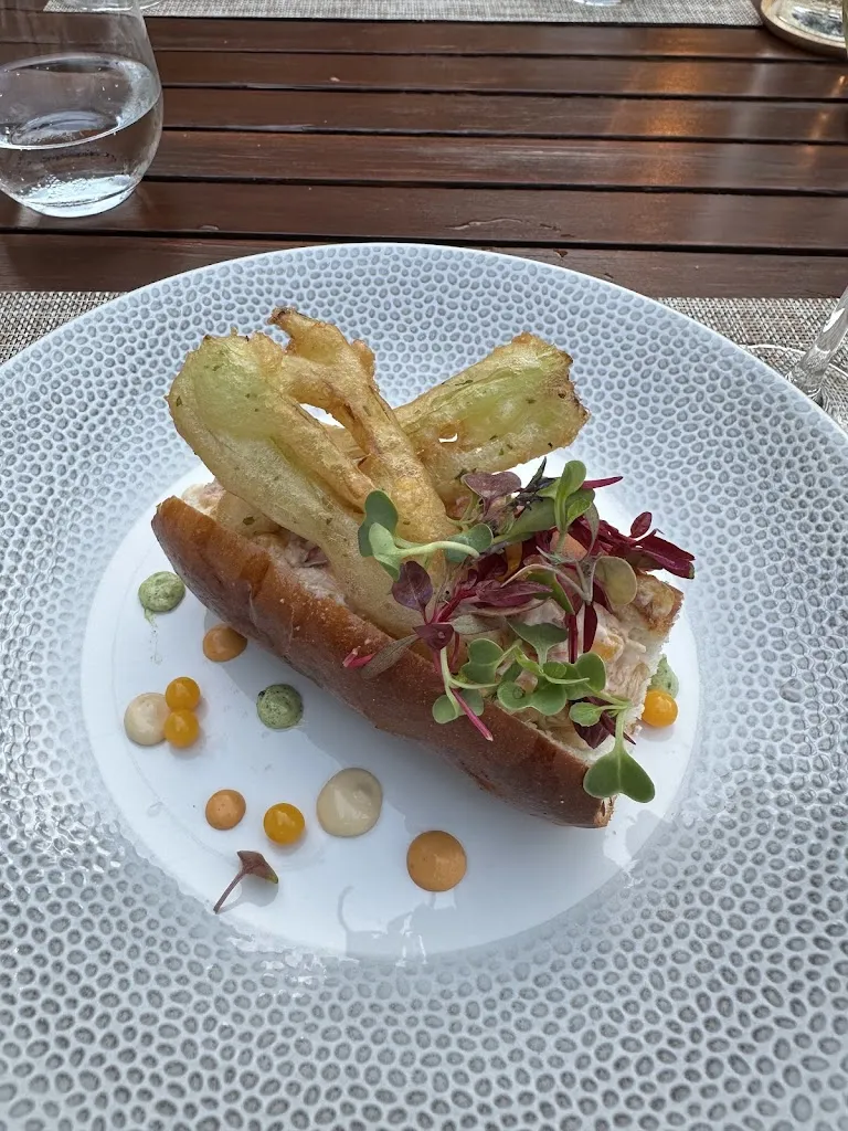 Brian Garza_La Gruta_Escala L_review