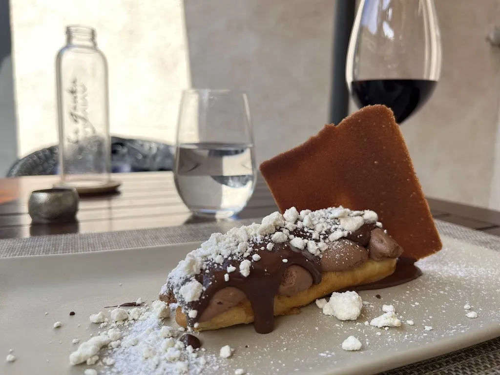 K Mao_La Gruta_Escala L_review