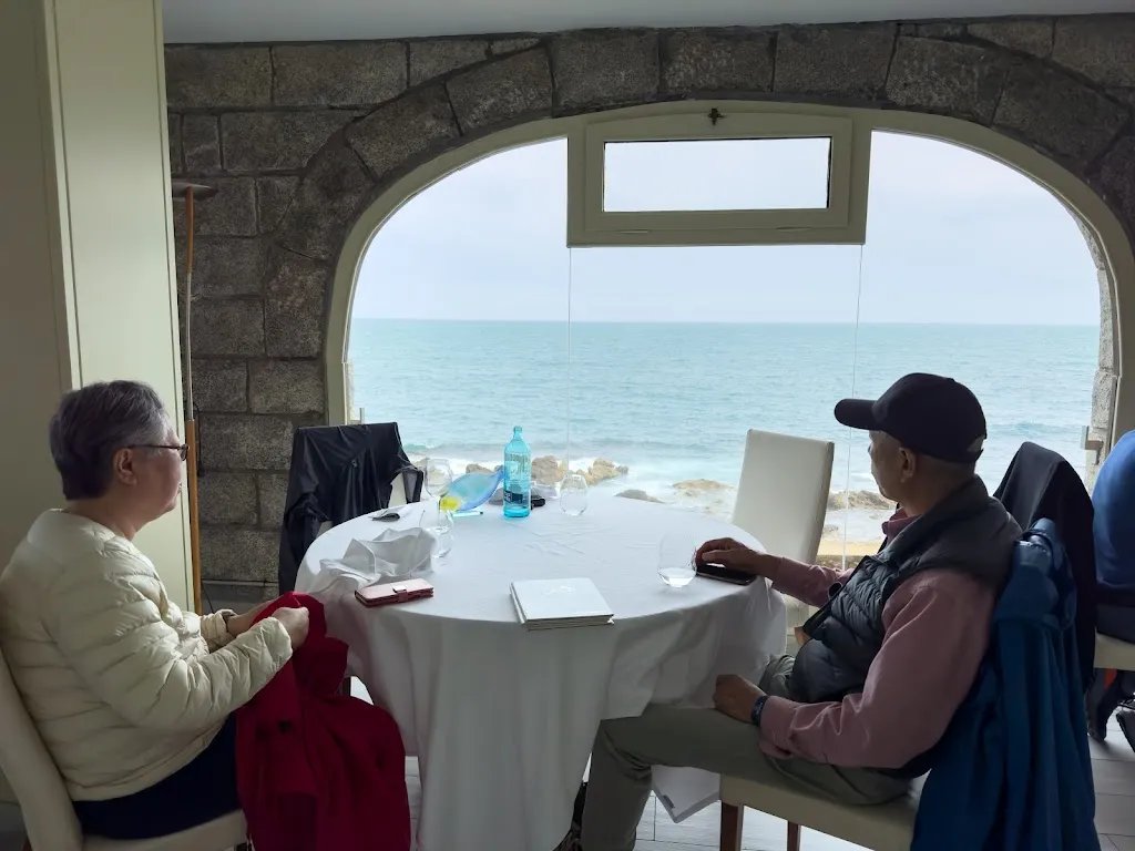 Kent Wang_El Roser 2_Escala L_review