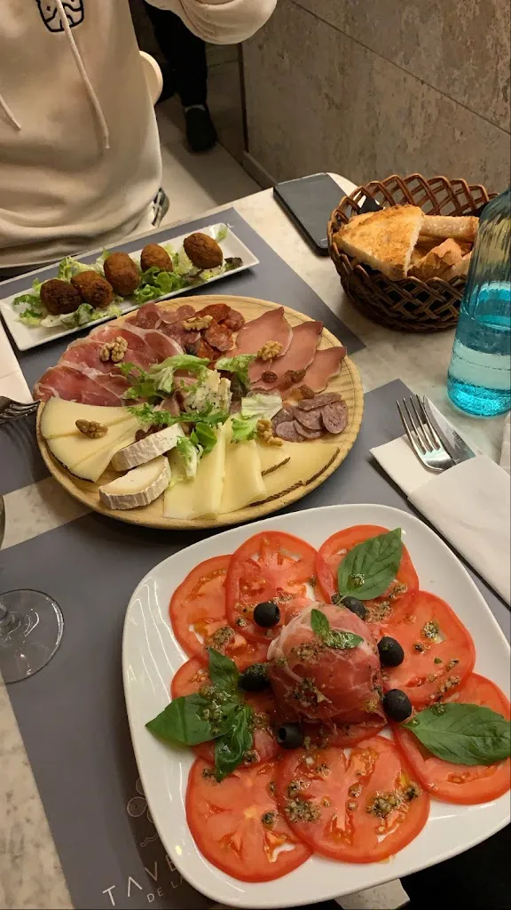 Marina Realp Serrano_Taverna de la Sal_Escala L_review