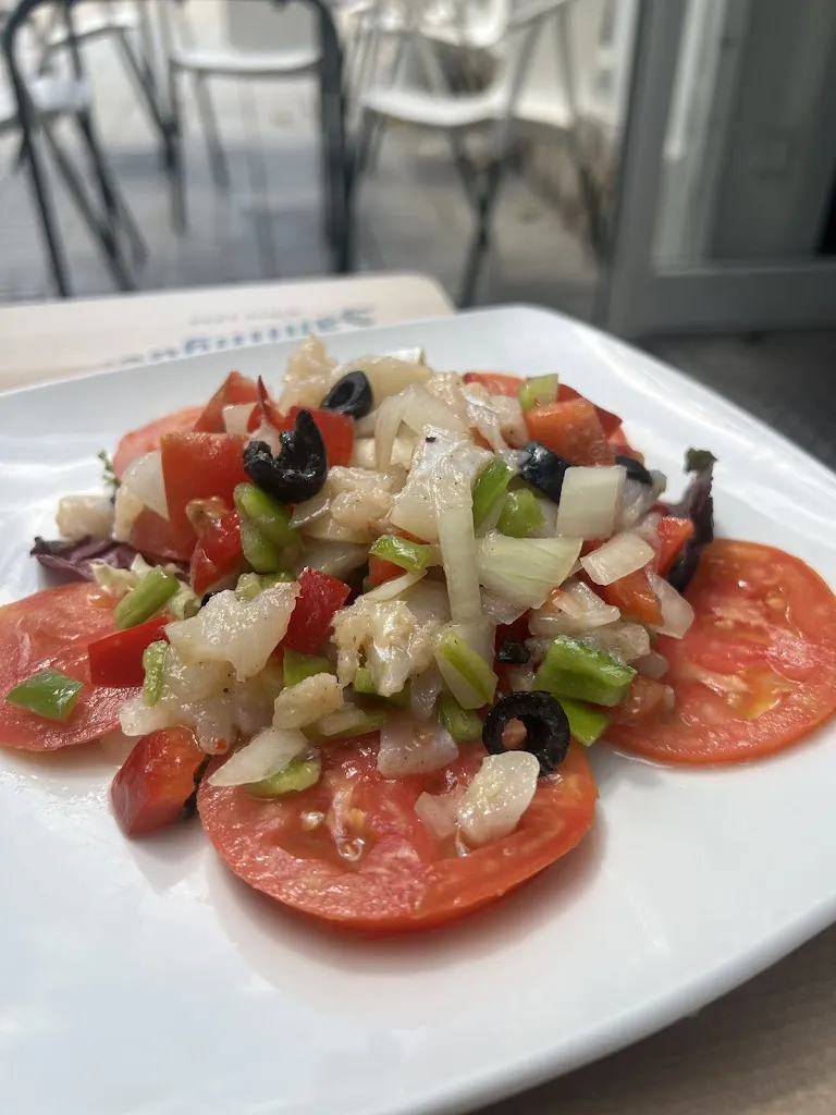 Lizzie Mabbott_28 Bar_Escala L_review