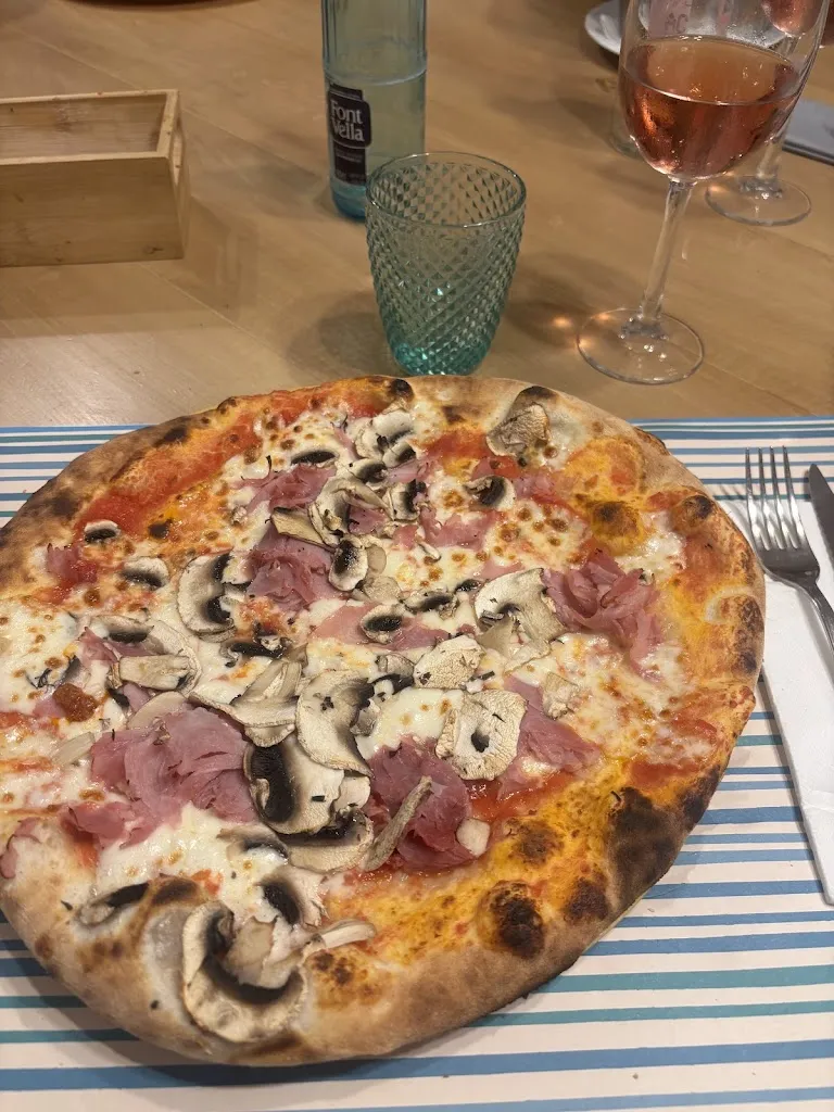Eve Paxton_Pizza Pazza_Escala L_review