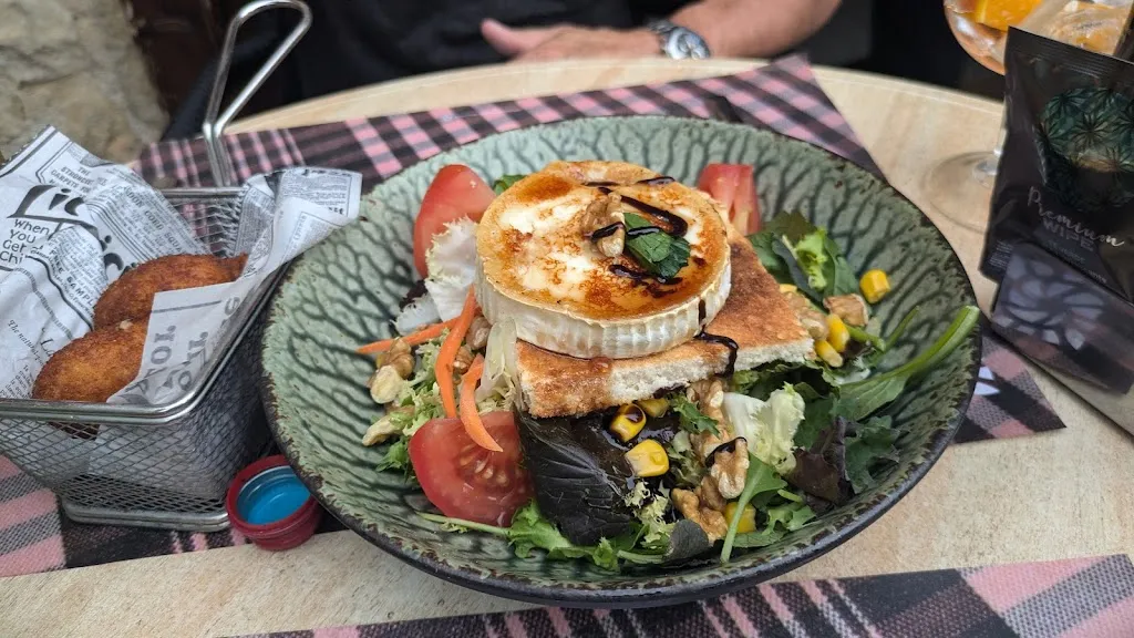 Paul Perrone_Can Coll_Escala L_review