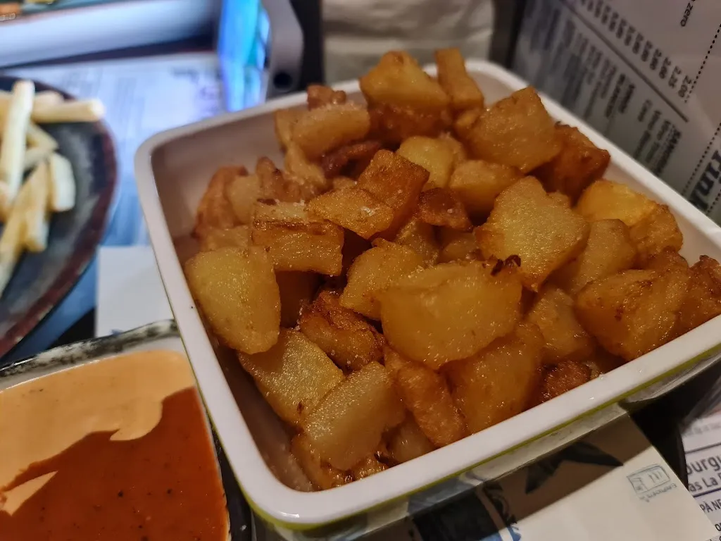 Constantin-Adrian Dragoi_Bar La Punxa_Escala L_review