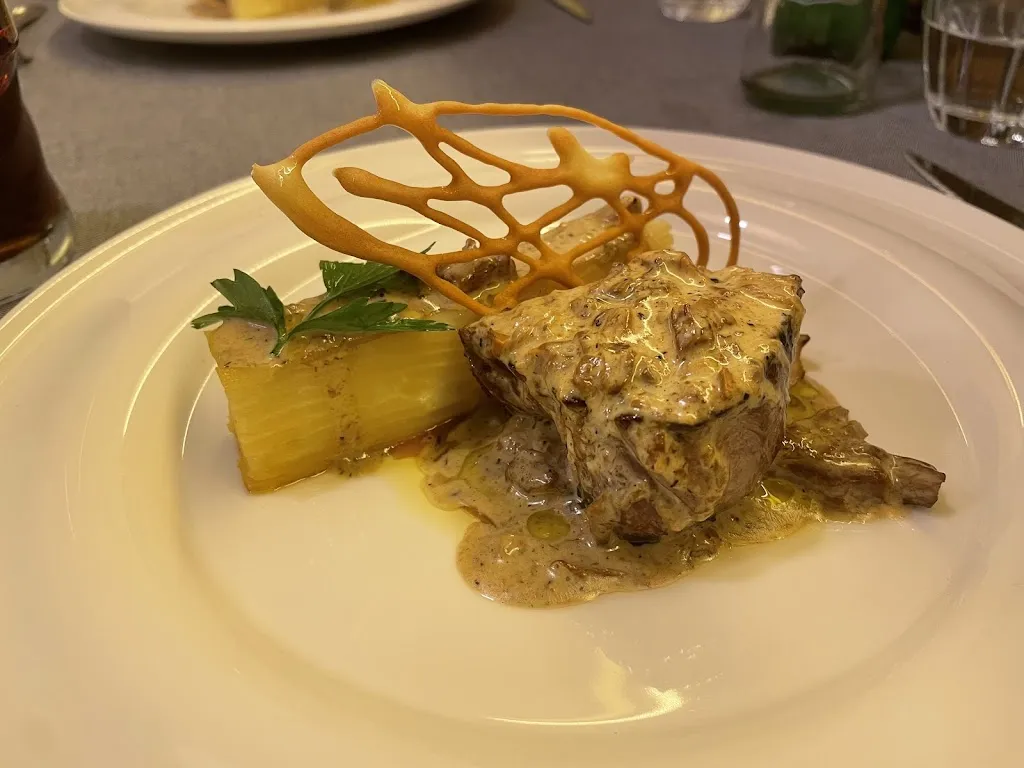 Bianca Zentgraf_Mas Concas_Escala L_review