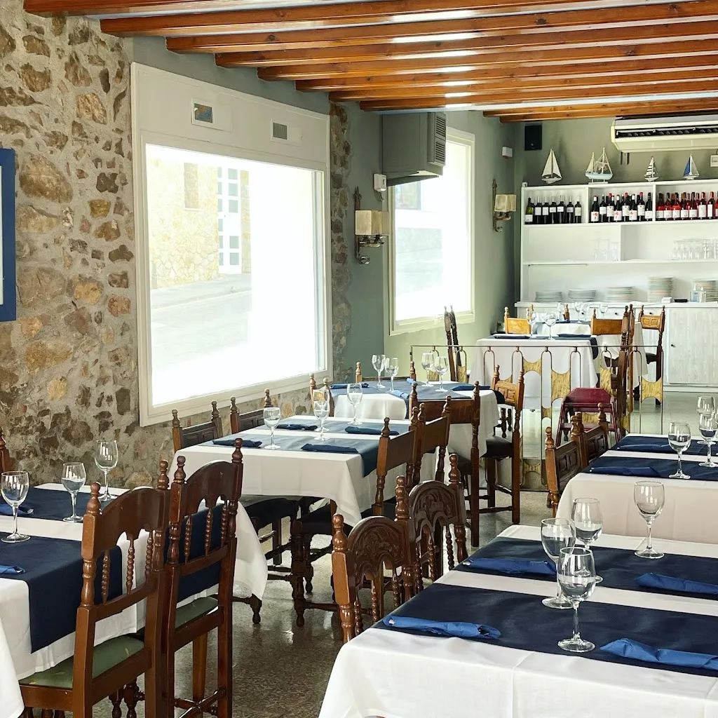 Hostal restaurante El Roser_Escala L_slider_image_1