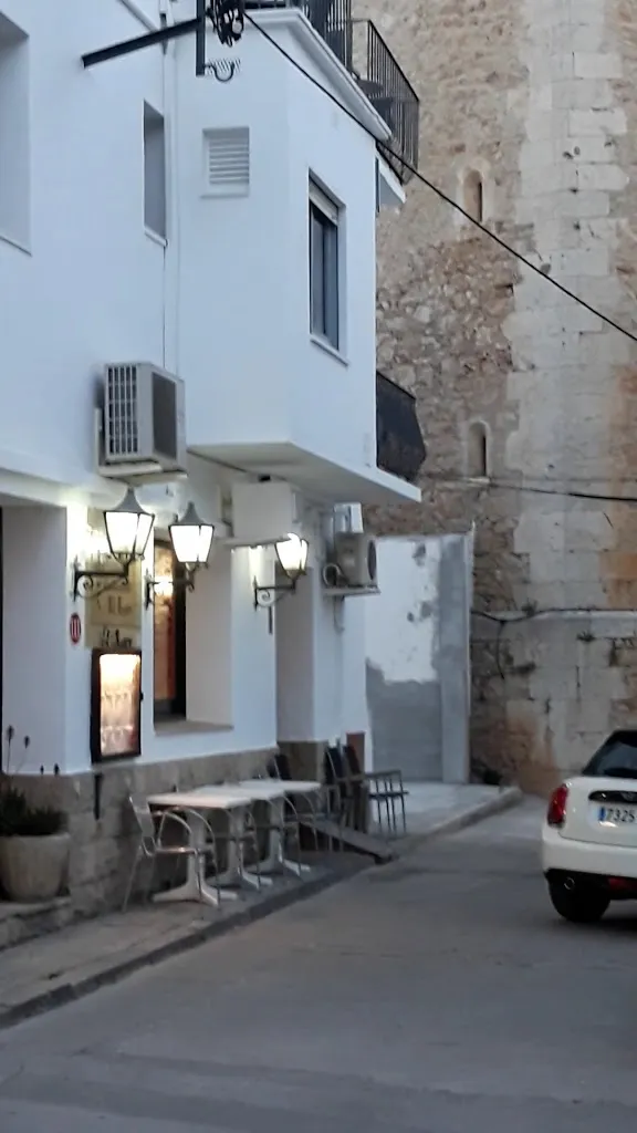 Hostal restaurante El Roser_Escala L_slider_image_2