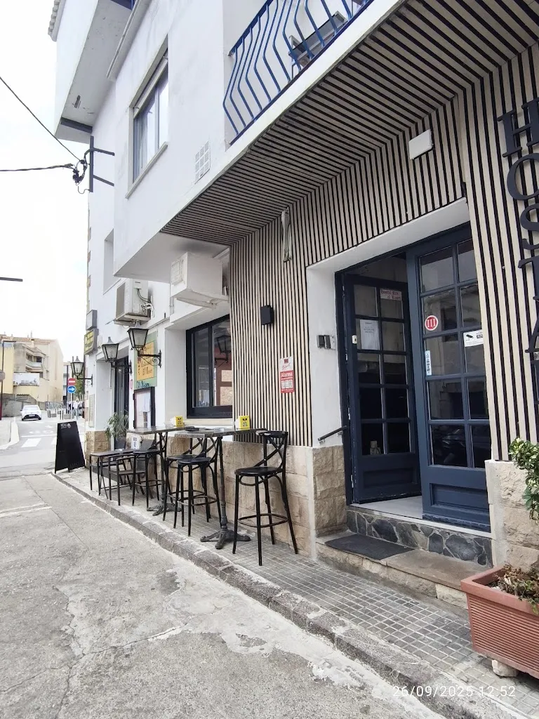 Hostal restaurante El Roser_Escala L_slider_image_3