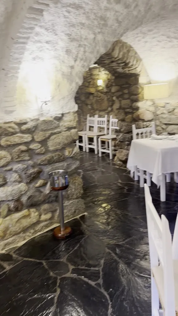 Hotel Restaurant Els Caçadors restaurant in Maçanet de Cabrenys