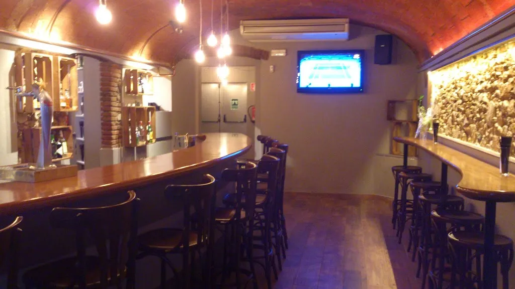 PUB MUSICAL MODONI restaurant in Llagostera