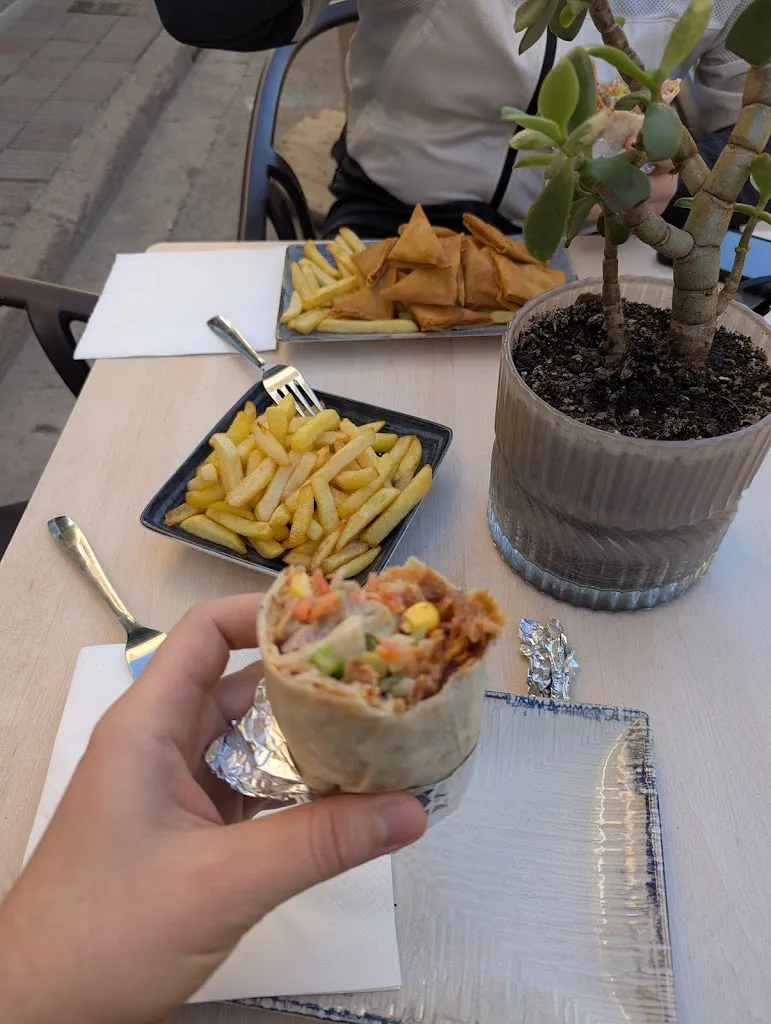 Dmitriy Sazonov_Restaurante Kebab Mahima Abbas_Llagostera_recensione