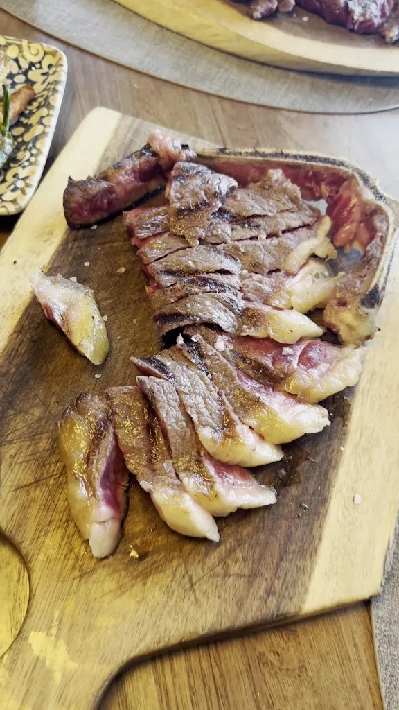 LAVAKA Steak House Restaurant_Masarac_slider_image_2