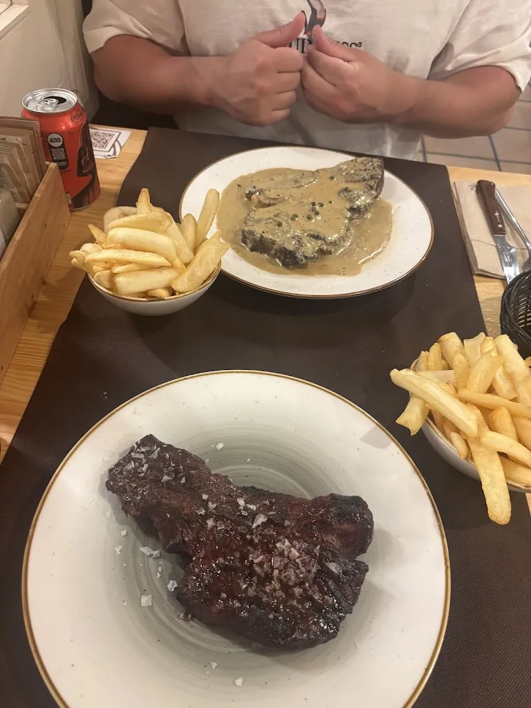 Katie Flynn_La Parrilla_Lloret de Mar_review