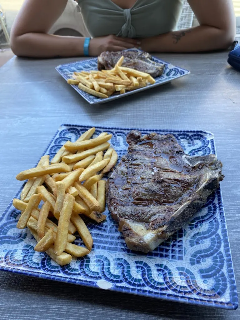 E Benedict Returns_Via Amalfi_Lloret de Mar_recensione