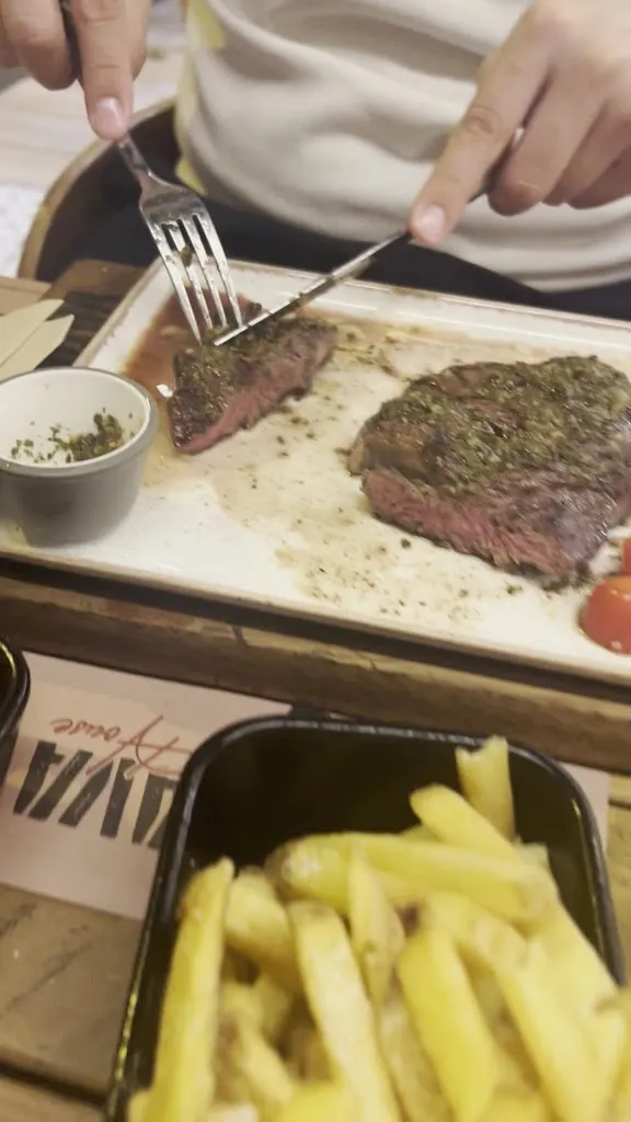 Vero Apolon_𝐋𝐀 𝐁𝐑𝐀𝐕𝐀 𝑺𝒕𝒆𝒂𝒌 𝑯𝒐𝒖𝒔𝒆_Lloret de Mar_Bewertung