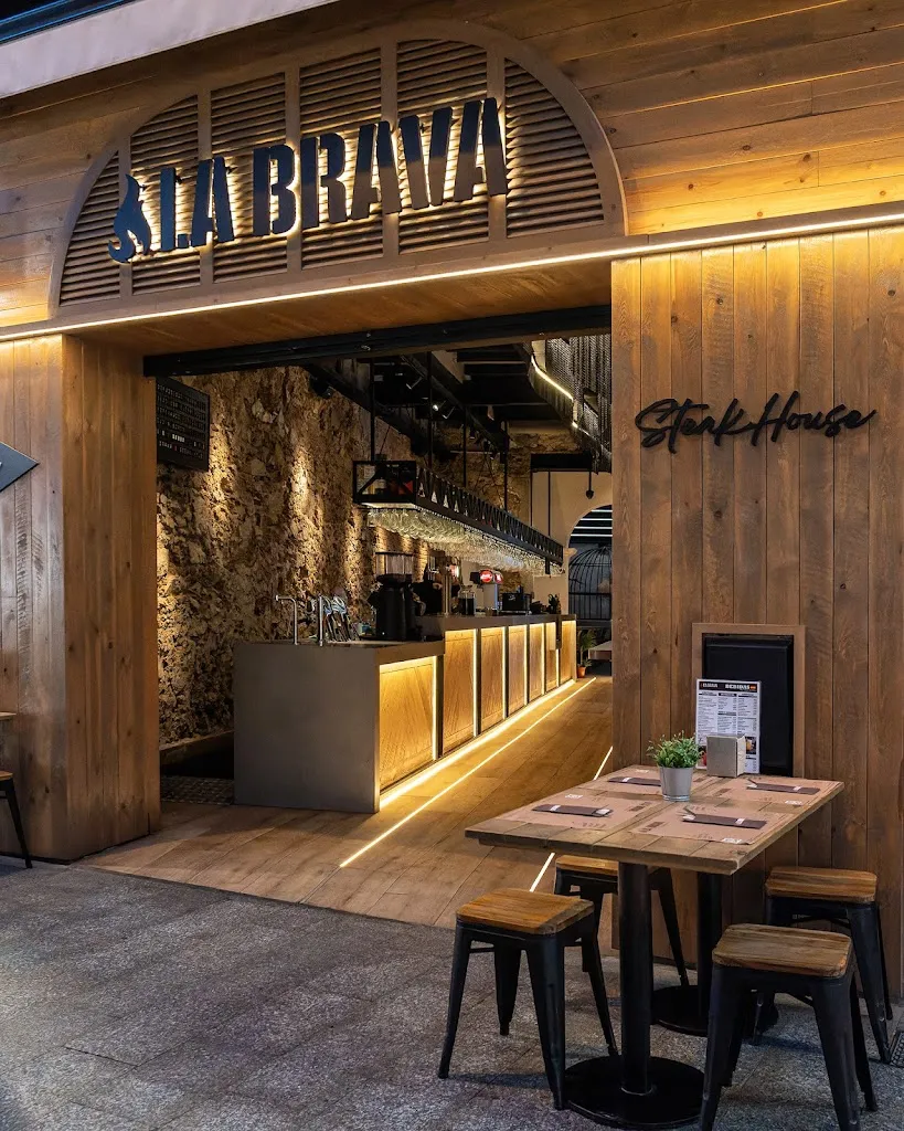 𝐋𝐀 𝐁𝐑𝐀𝐕𝐀 𝑺𝒕𝒆𝒂𝒌 𝑯𝒐𝒖𝒔𝒆 ristorante a Lloret de Mar