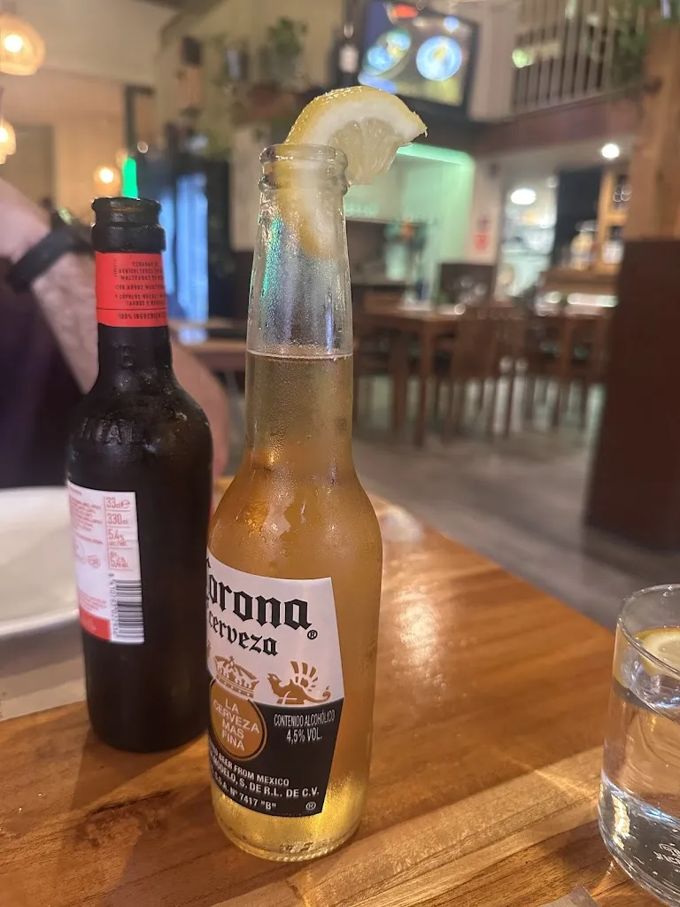 Adela Mala_La Vaca Echada_Lloret de Mar_review