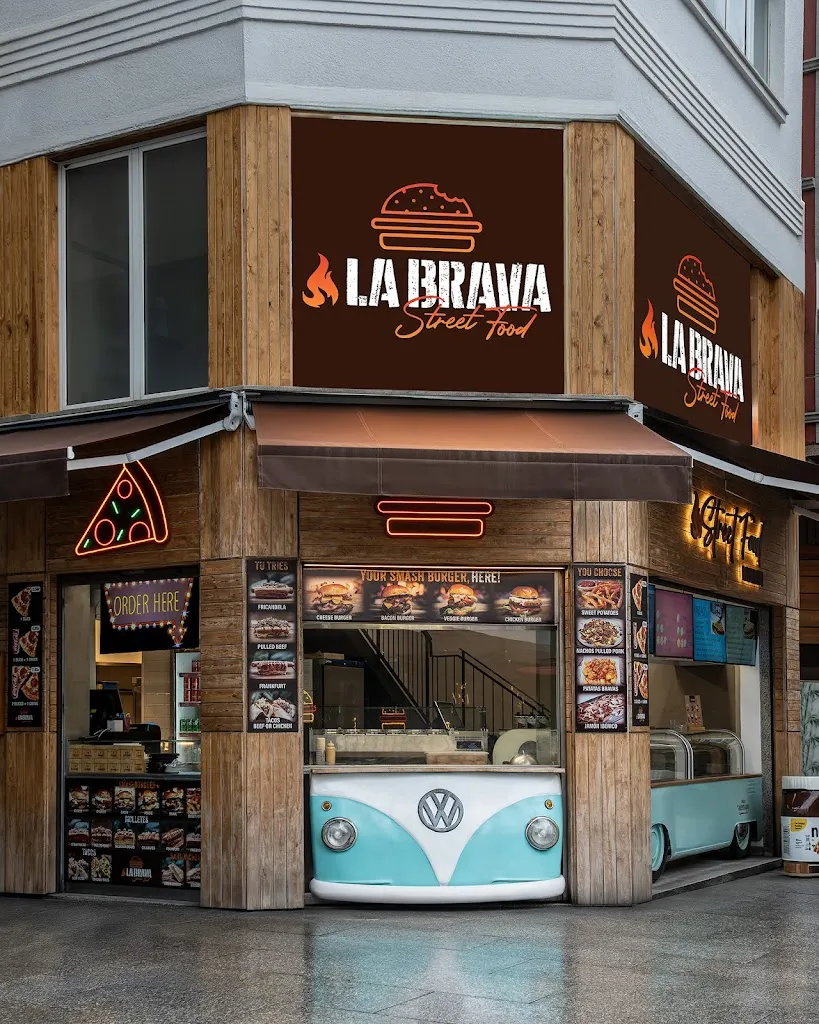 𝐋𝐀 𝐁𝐑𝐀𝐕𝐀 𝑺𝒕𝒓𝒆𝒆𝒕 𝑭𝒐𝒐𝒅_Lloret de Mar_slider_image_1