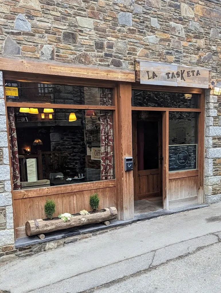 Marc Ll._La tasKeta_Llívia_review