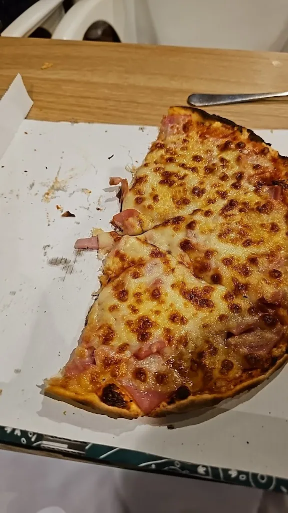 Elena Ene_Pizzes Nacho_Llívia_review