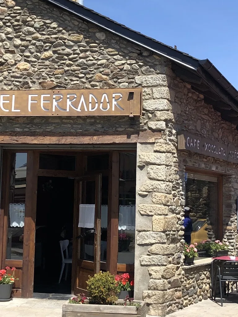 Eduardo Fernandez_El Ferrador_Llívia_review