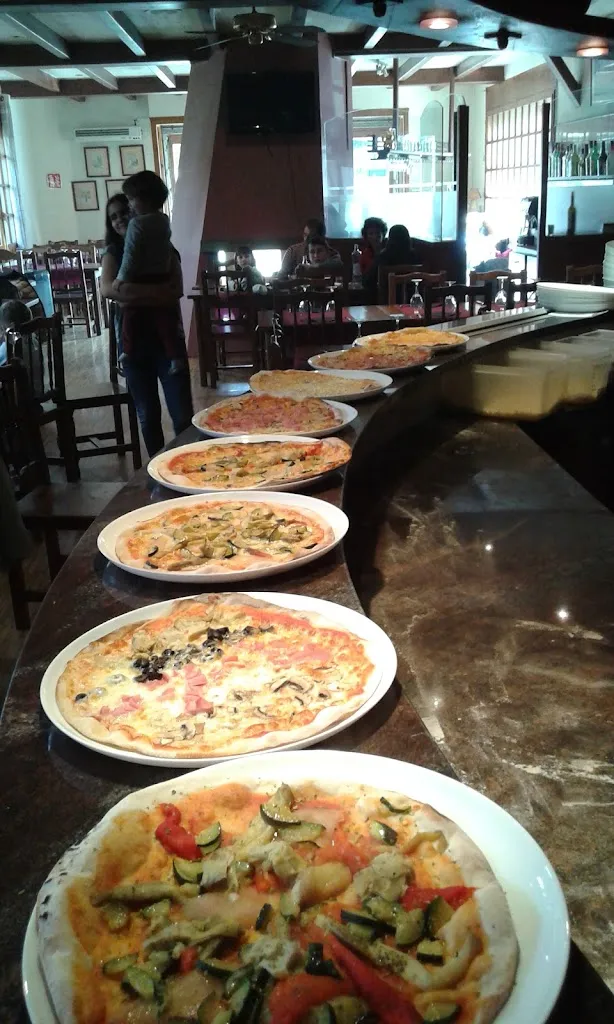 Pizzería L'Avet_Llívia_slider_image_2