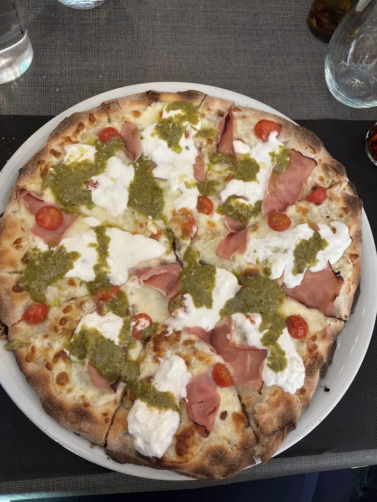 El Frisón Pizzeria Restaurant_Llívia_slider_image_3