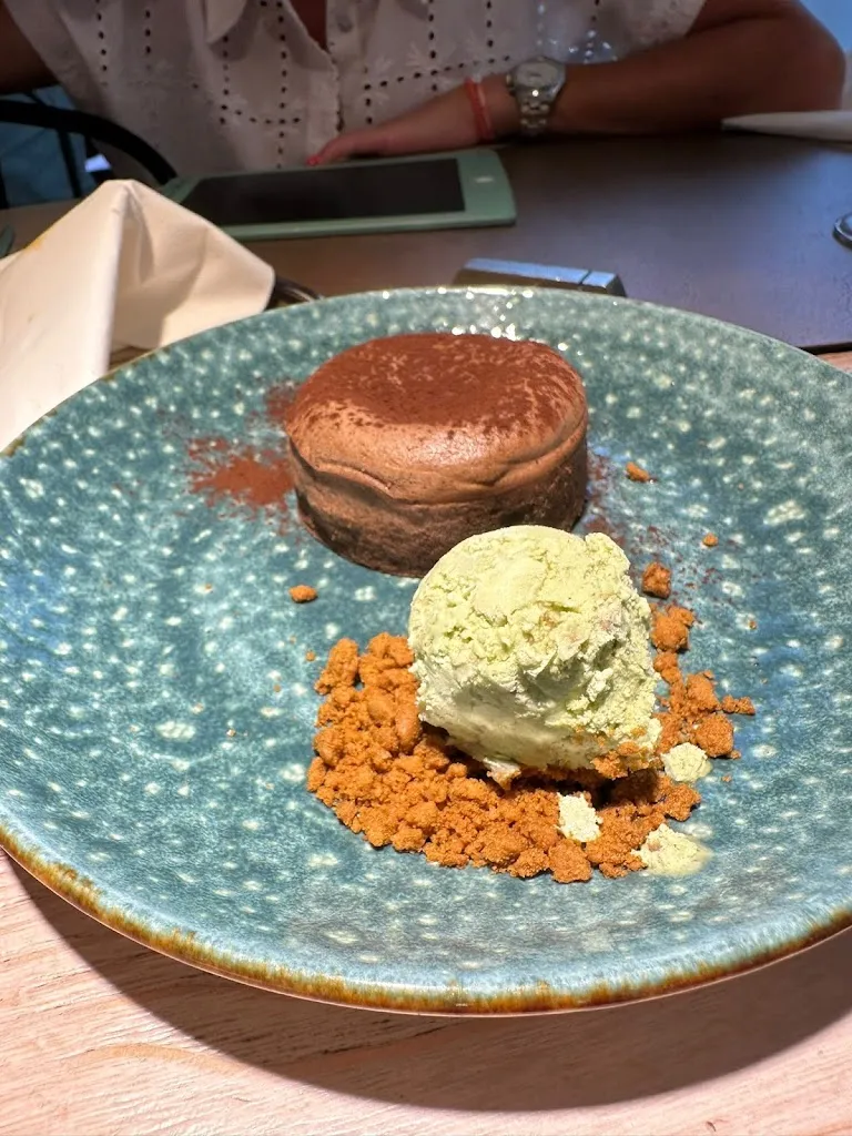 Maarten Van Dam_La Cava Taberna_Llívia_review