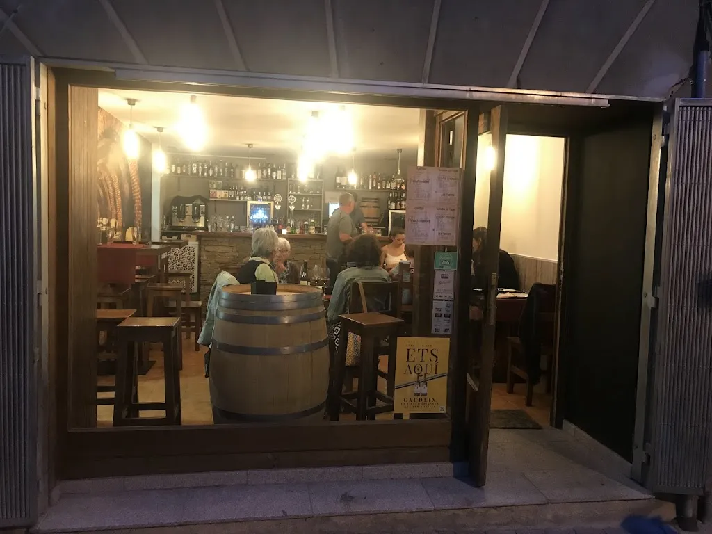 J C_Célestin Llívia_Llívia_review