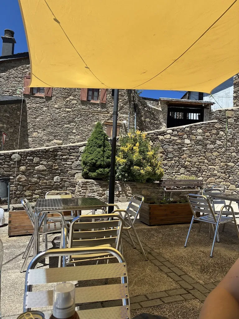 Bryony Armstrong_Bar Social de Meranges_Meranges_recensione