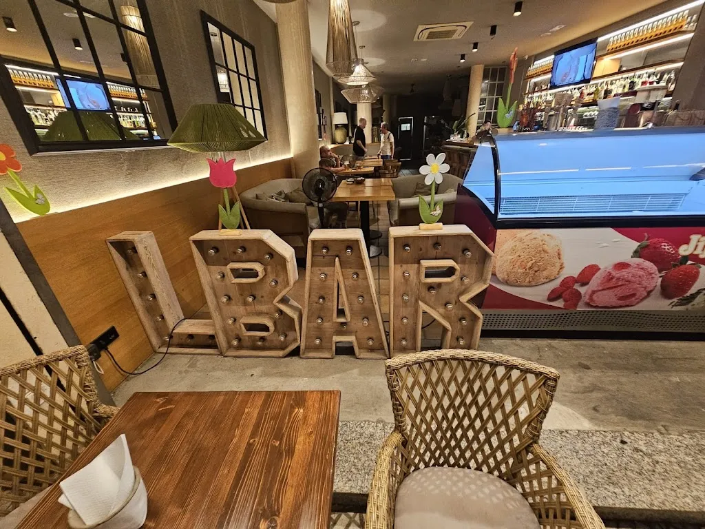 Anastasia Bushueva_LBAR_Llançà_review