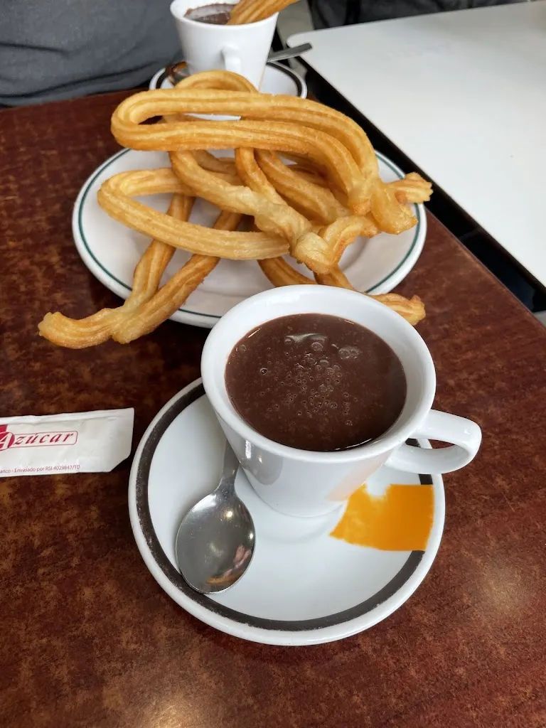 Josh Mahon_Café & Bar TROY_Baña A_review