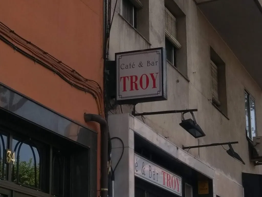 Jurga Knašiene_Café & Bar TROY_Baña A_review