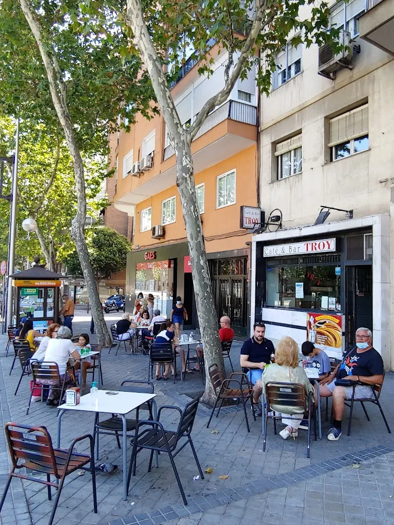 Café & Bar TROY restaurant in Baña A