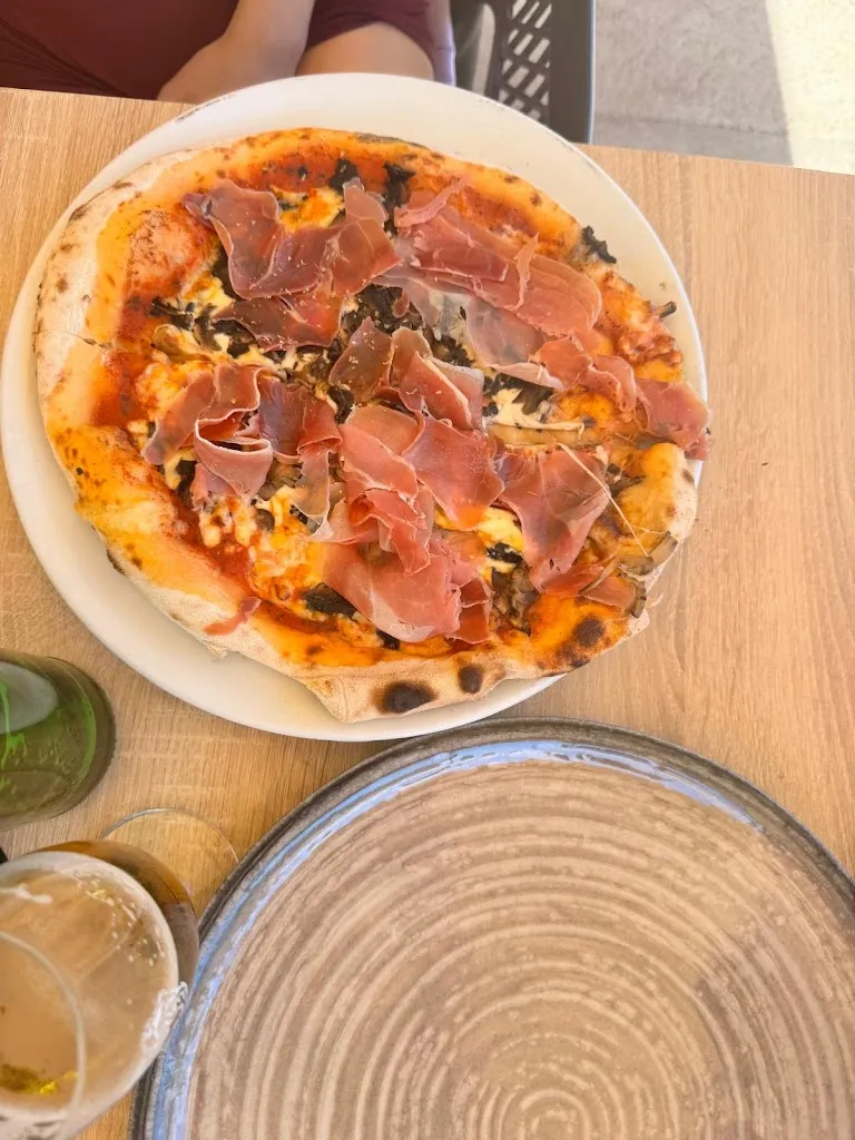 Pizzeria Orfej_Osor_slider_image_3