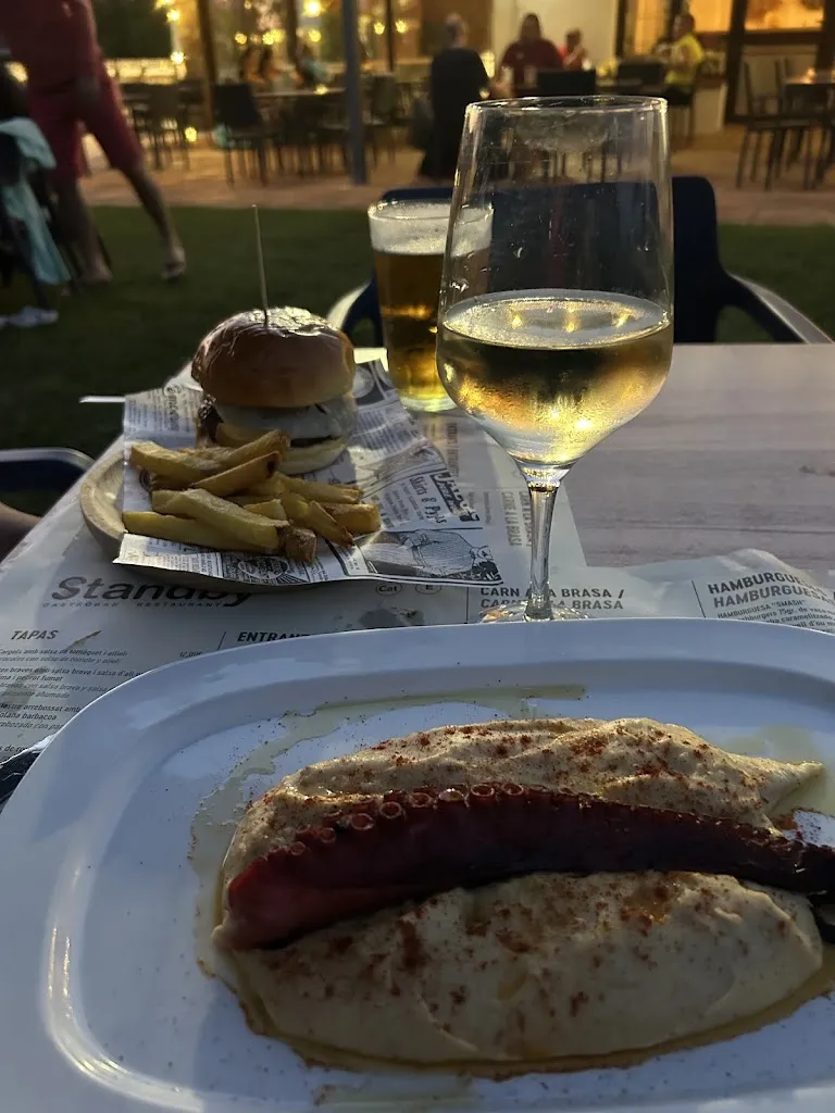 Júlia Sánchez Ortiz_Standby_Mont-ras_review