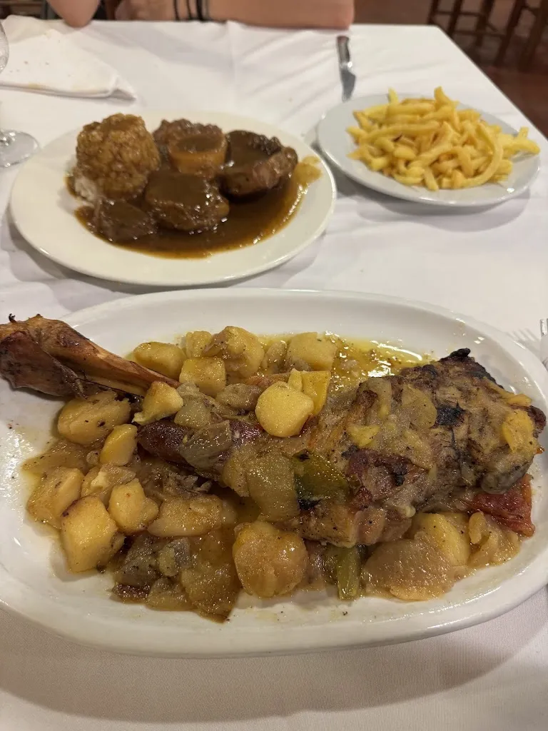 Half Red_Restaurant Vall-llobrega_Mont-ras_review