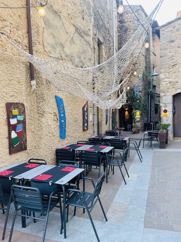 DeTres restaurant in Mont-ras