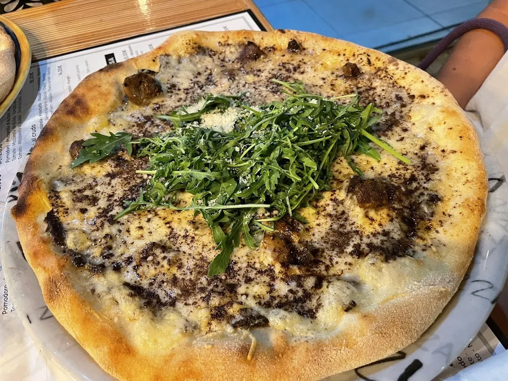 Pizzeria e Panettone Milano Caffè_Mont-ras_slider_image_2