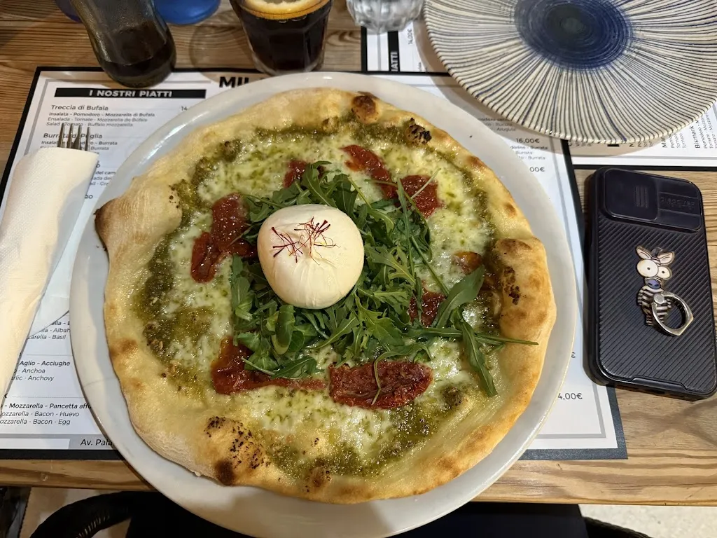 Pizzeria e Panettone Milano Caffè_Mont-ras_slider_image_3