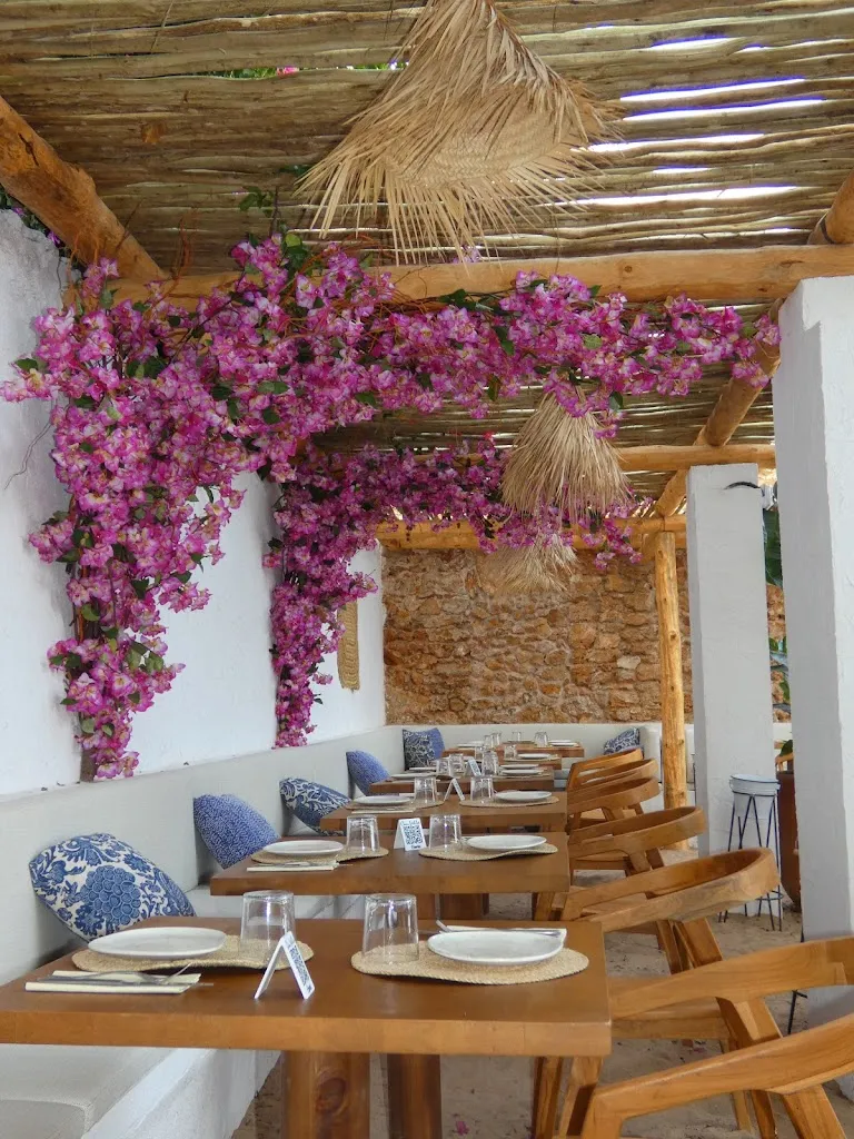 Can Vella Restaurante restaurant in Palau de Santa Eulàlia