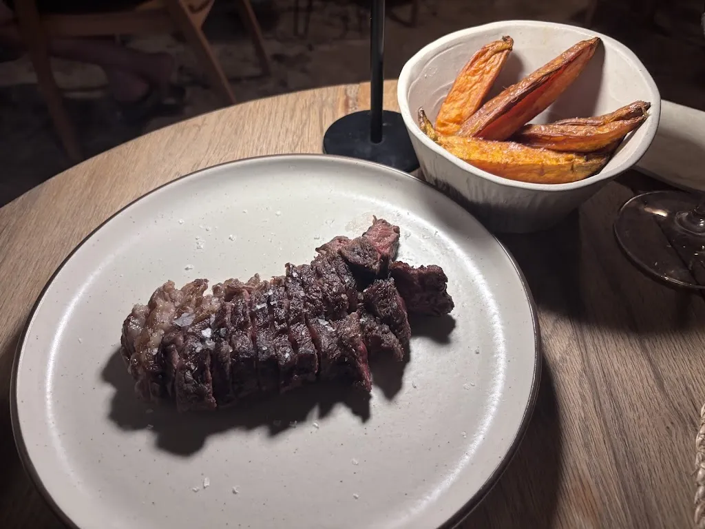 Can Vella Restaurante_Palau de Santa Eulàlia_slider_image_2