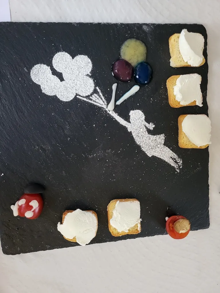 Russell Churchill_Victoria Station_Alcalalí_recensione