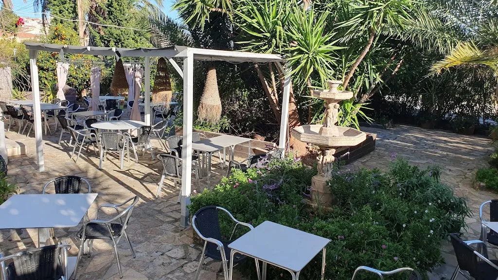 Victoria Station_Alcalalí_slider_image_1