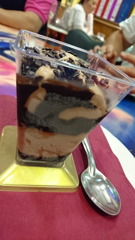 Jules Dive_Mc Charly & Company Café_Mieres_review