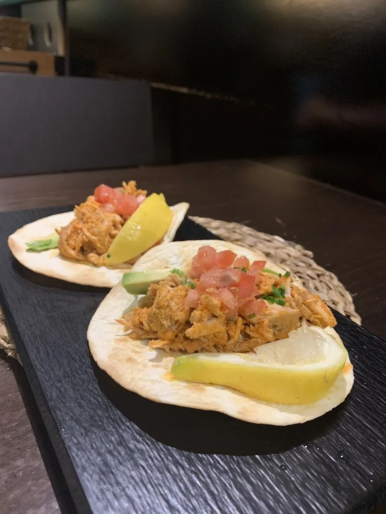 Lilli Reilly _Vinoteca Planta 14_Mieres_review