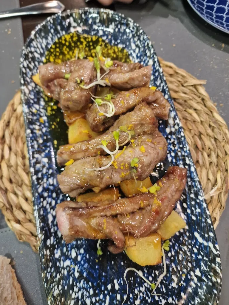 Jorge Rafael Mcphail Rivera_Vinoteca Planta 14_Mieres_review