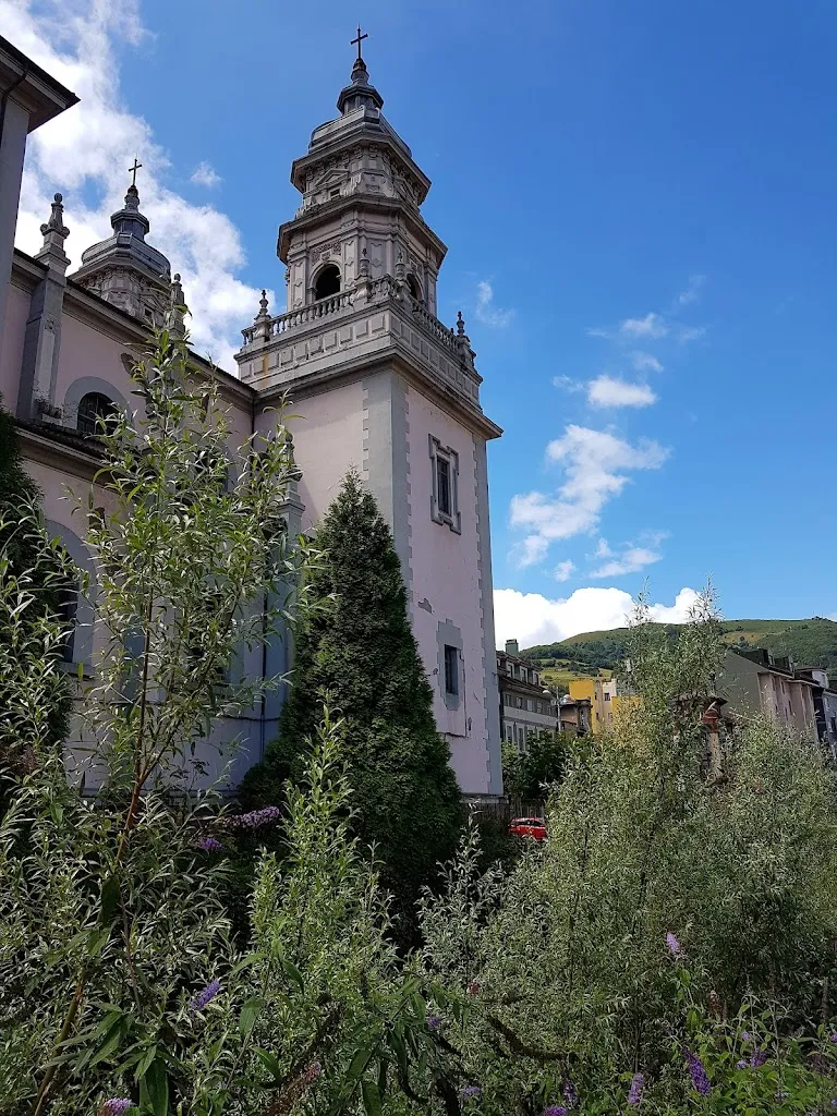 Ca'Laura_Mieres_slider_image_3