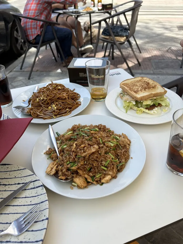 Alicia Mrtnz-Pais Glez_La Isla del Planetario_Pals_review